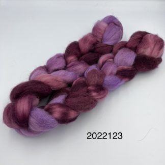 2022123 - Hand Dyed Alpaca Roving 100g - Pink/Purple/Burgandy